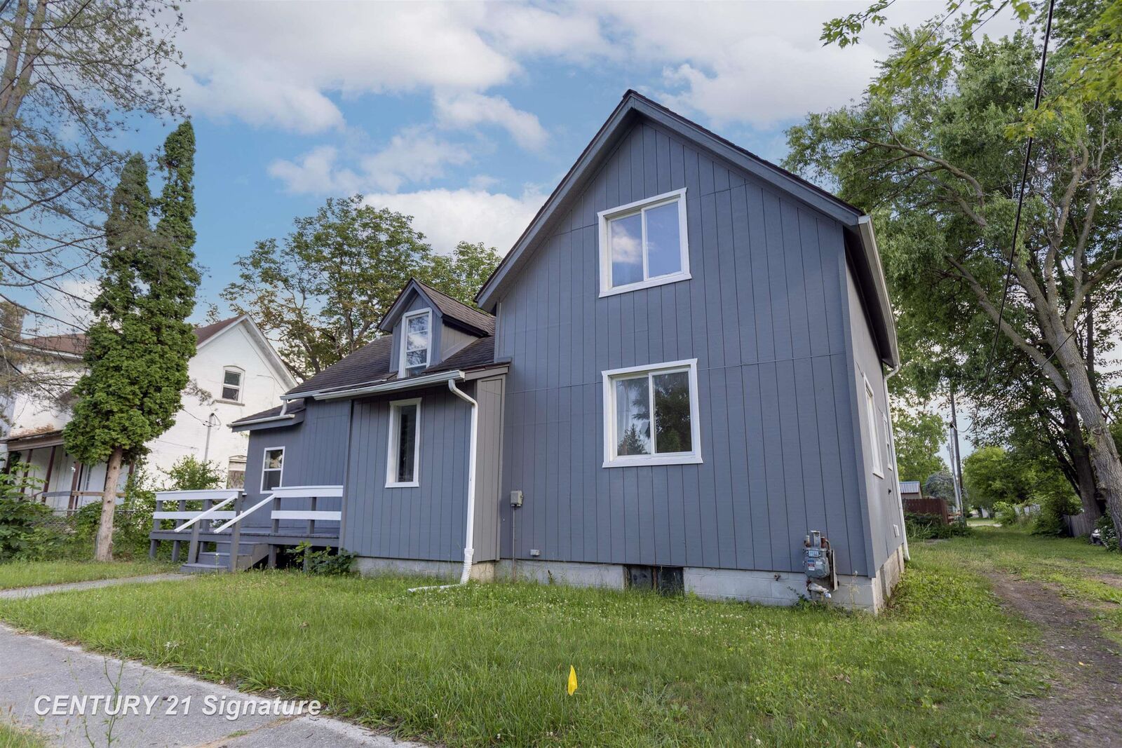 Property Photo: 611 W 2nd Street MI 48650