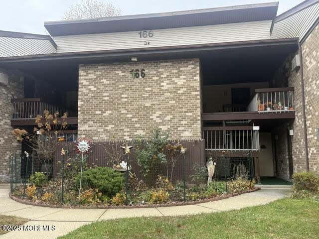 Property Photo:  166 Cross Slope Court  NJ 07726 