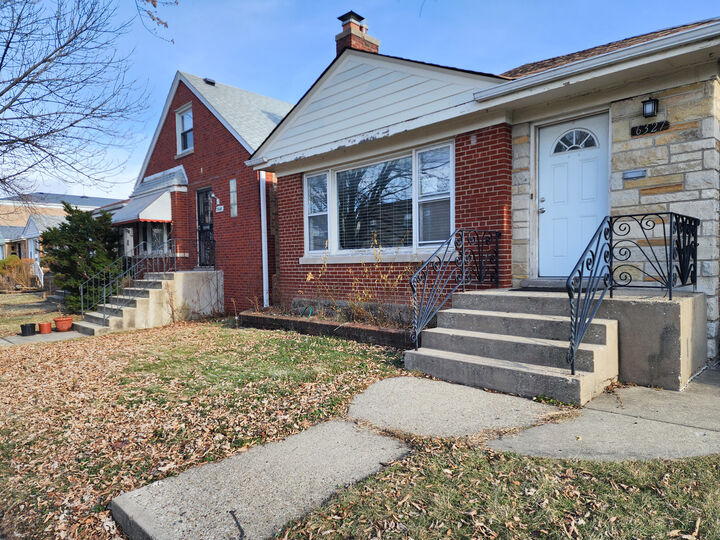 Property Photo:  6327 N Kedzie Avenue  IL 60659 