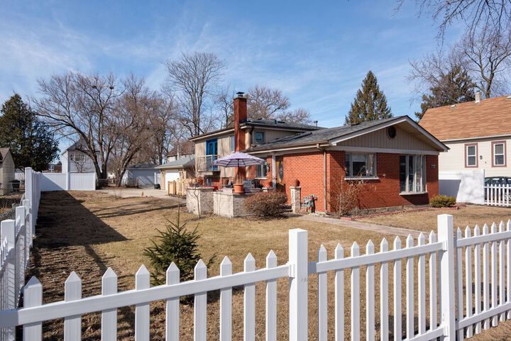 Property Photo:  1864 Illinois Street  IL 60018 