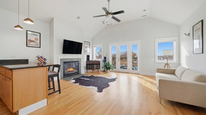 Property Photo:  7513 W Irving Park Road 3  IL 60634 