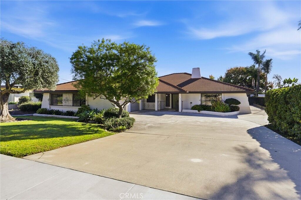Property Photo:  612 W 17th Street  CA 91784 