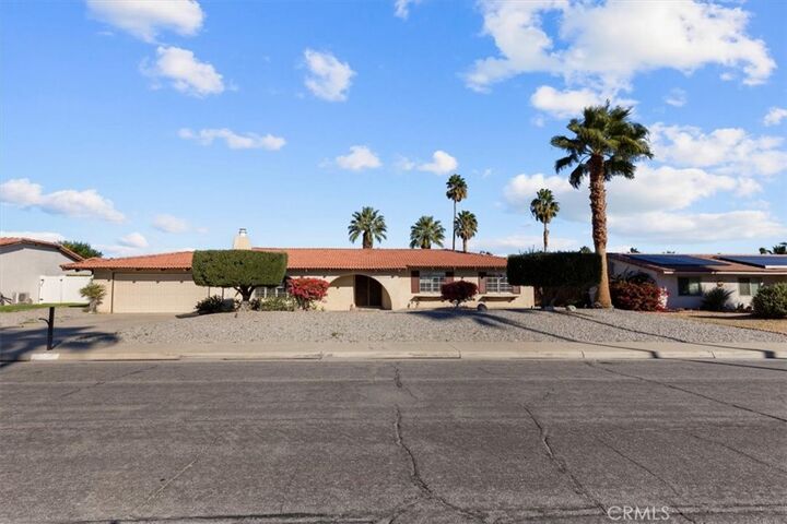 Property Photo:  2250 Tamarisk  CA 92262 