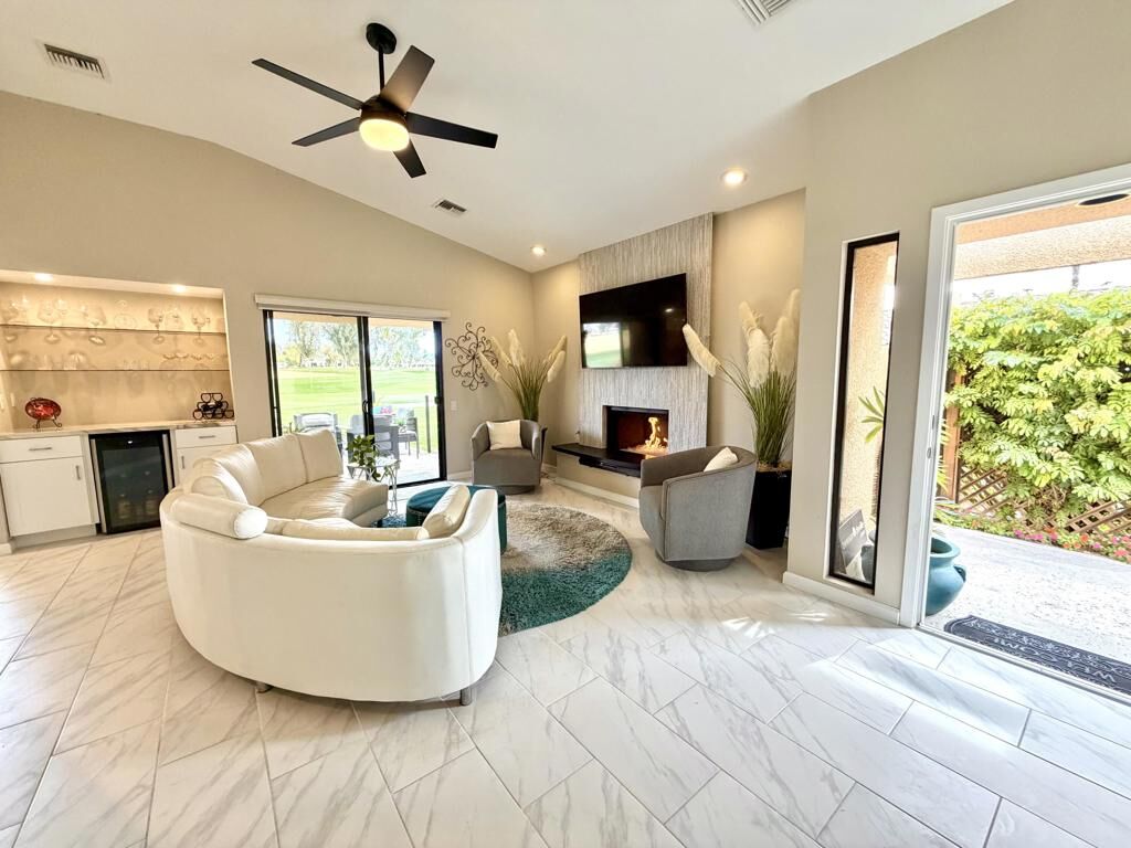 Property Photo:  33 Mission Court  CA 92270 