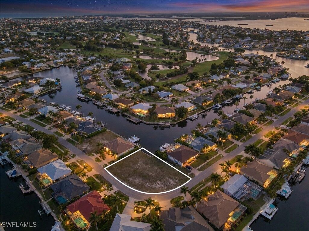 Property Photo:  1540 Buccaneer Court  FL 34145 