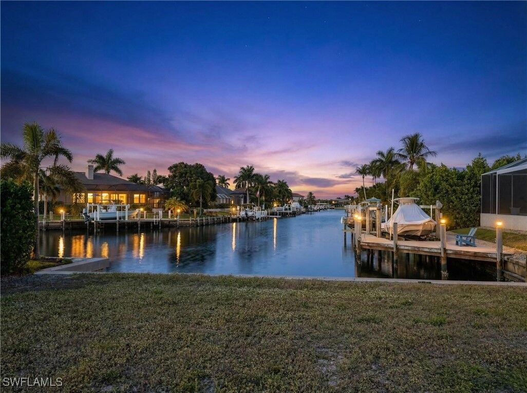 Property Photo:  1540 Buccaneer Court  FL 34145 