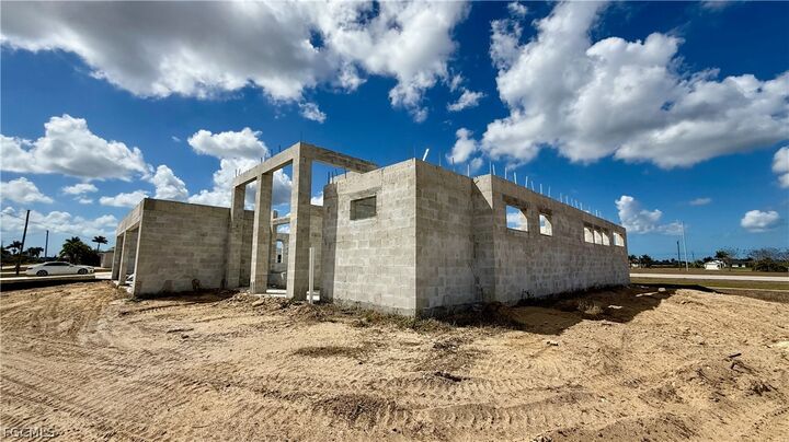 Property Photo:  324 NW 31st Place  FL 33993 