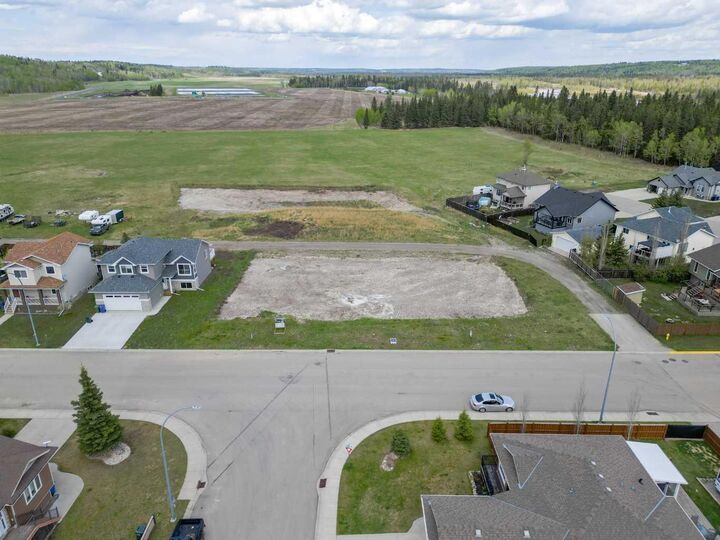 Property Photo:  220 12 Avenue NE  AB T0M 1X0 