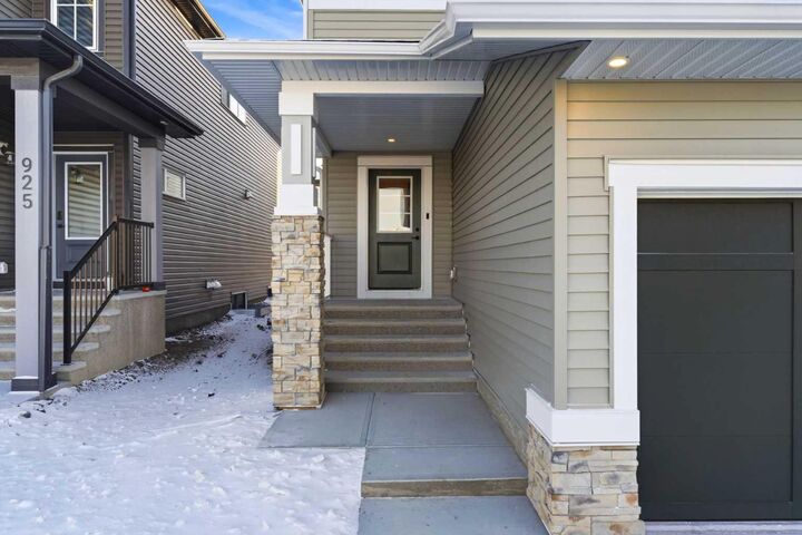 Property Photo: 921 Chinook Winds Meadow SW AB T4B 5P8