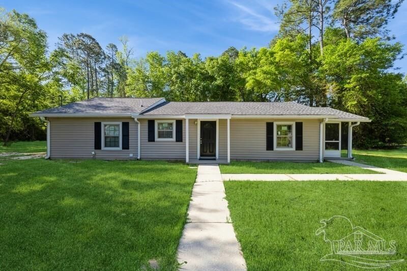 Property Photo:  4818 Parch Rd  FL 32570 