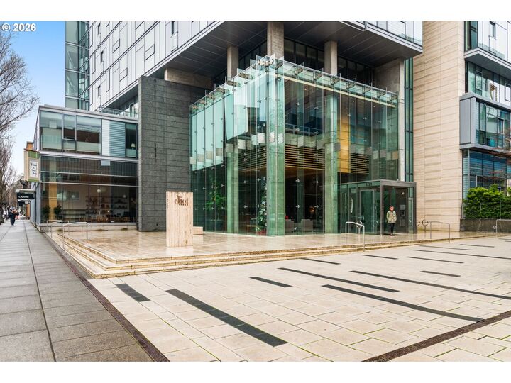 Property Photo:  1221 SW 10th Ave 702  OR 97205 