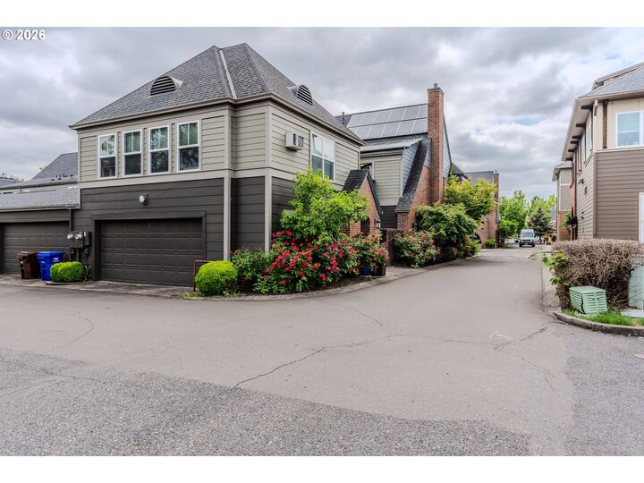 Property Photo: 1510 NE Village St OR 97024