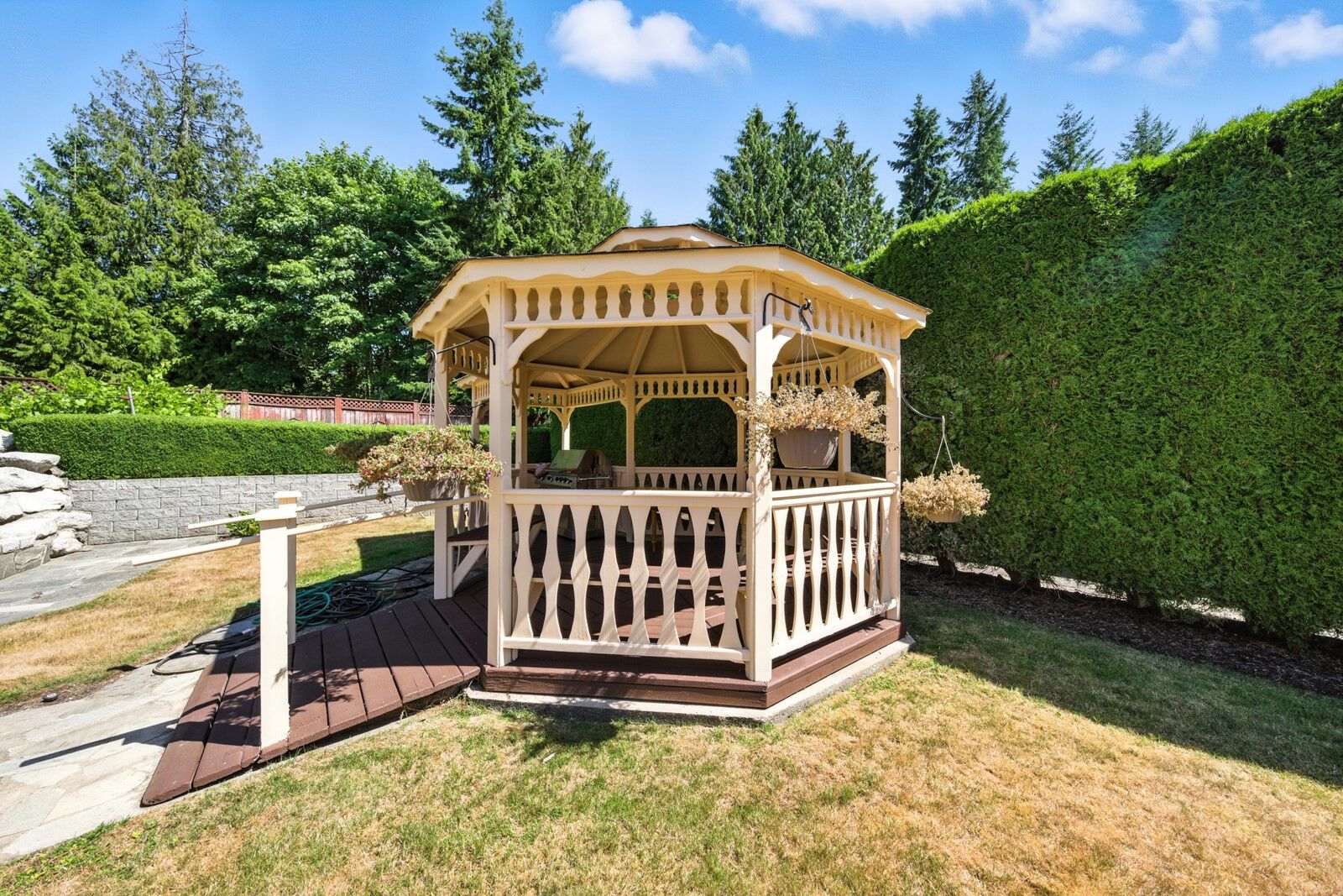 Property Photo:  21807  45th Avenue SE  WA 98021 