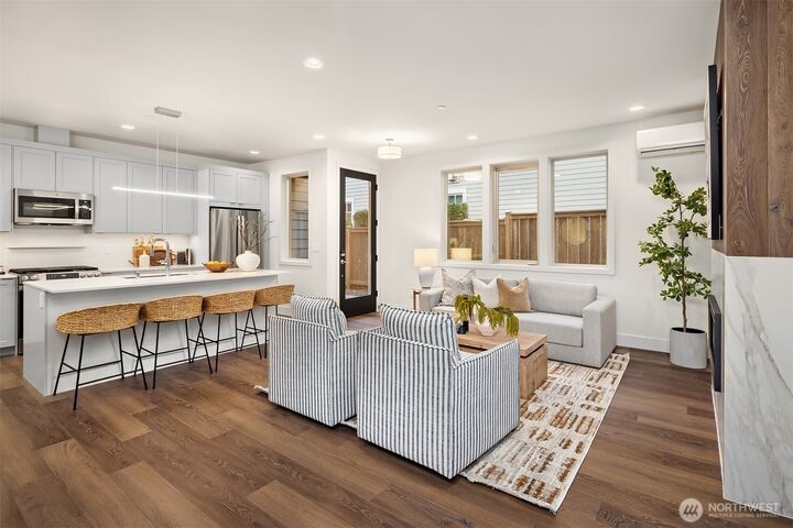 Property Photo:  639  18th Avenue W  WA 98033 