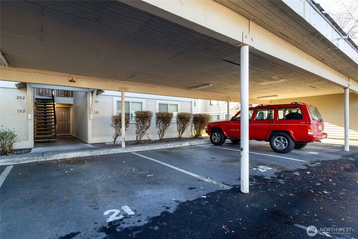 Property Photo:  1918  J Street 102  WA 99362 