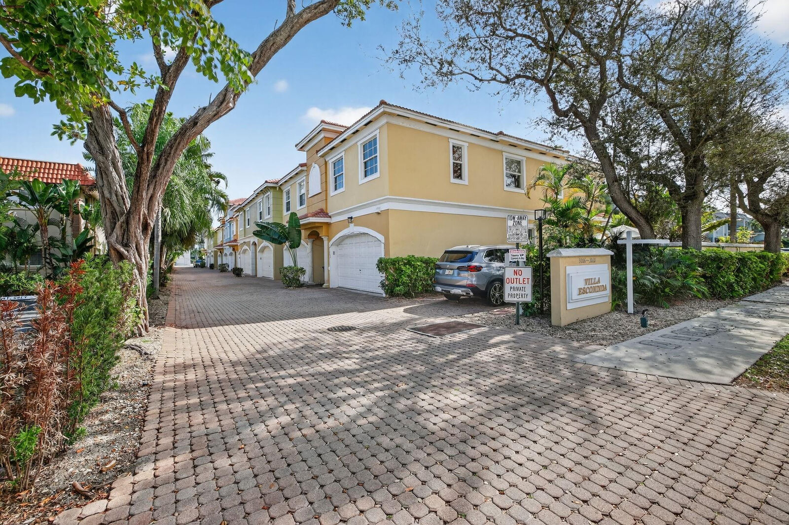 Property Photo:  3024 NE 5th Terrace 10  FL 33334 