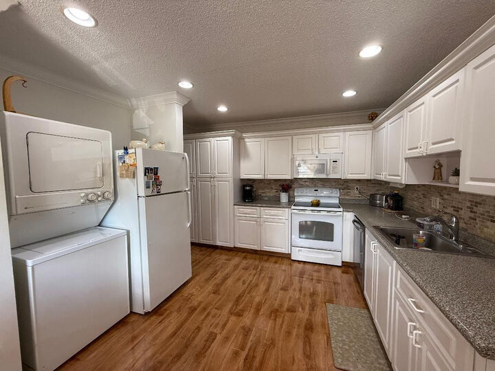 Property Photo: 1621 NW 20th Avenue 201 FL 33445