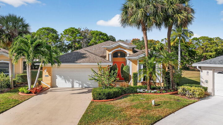 Property Photo: 645 NW Venetto Court FL 34986