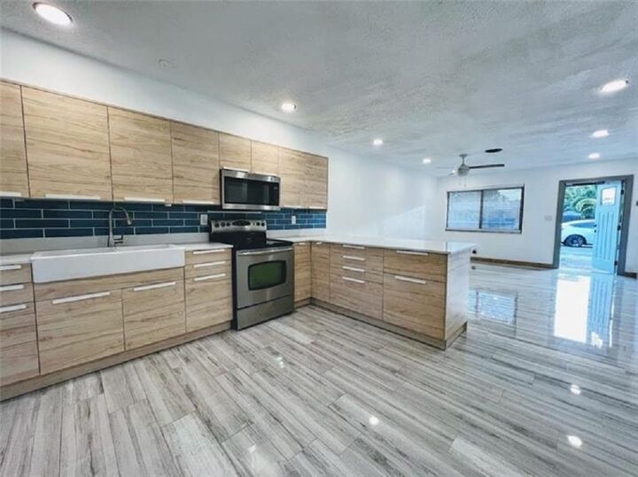 Property Photo:  2626 NE 10th Terrace 1  FL 33334 