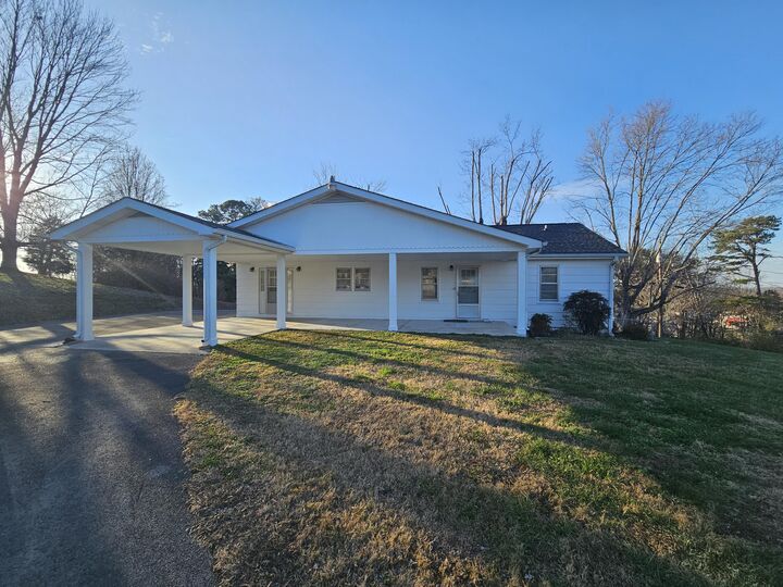 Property Photo:  1809 Elrod Street SE  TN 37311 