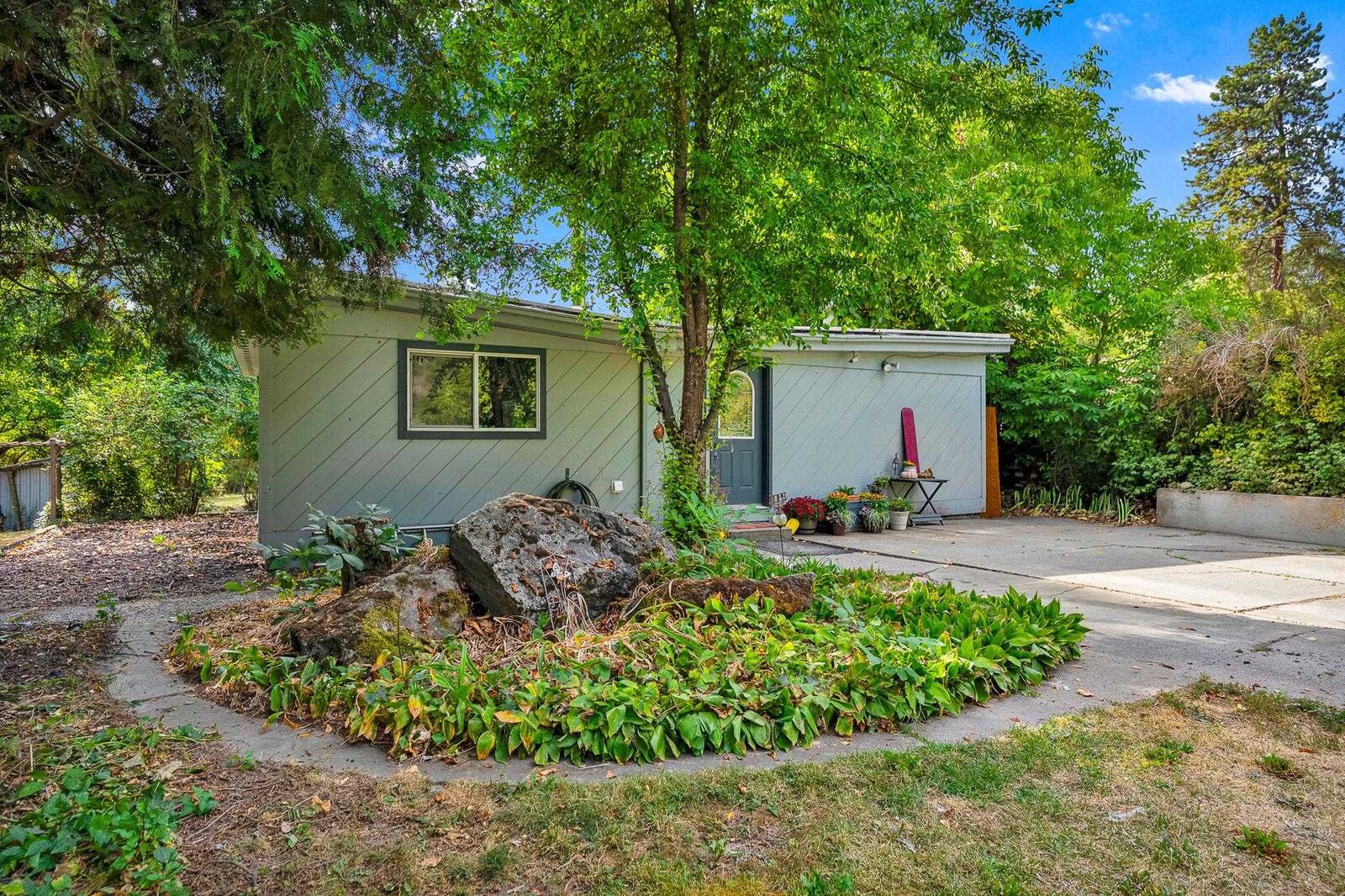 Property Photo: 7501 N Orchard Prairie Rd WA 99217