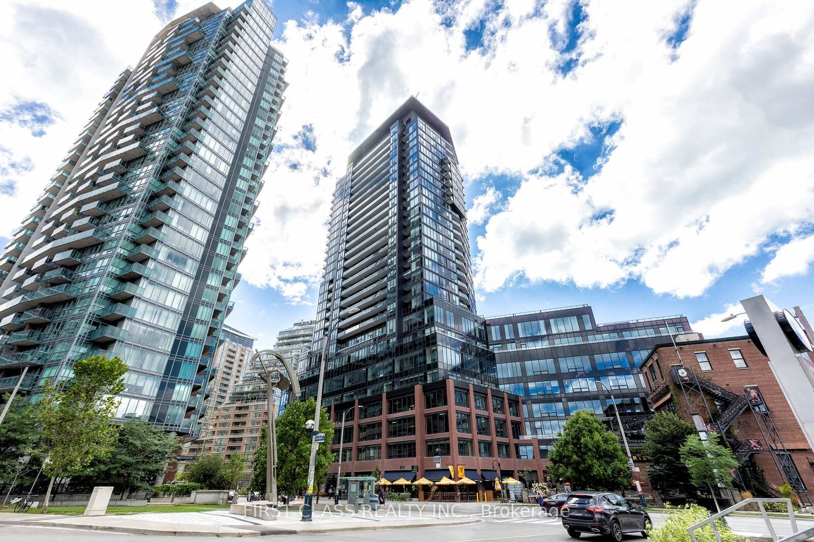 Property Photo: 135 East Liberty Street 2606 ON M6K 0G7