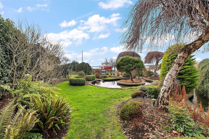 Property Photo:  21 Dallas Rd 330  BC V8V 4Z9 