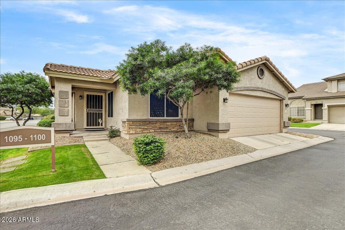 Property Photo:  16036 N 11th Avenue 1100  AZ 85023 