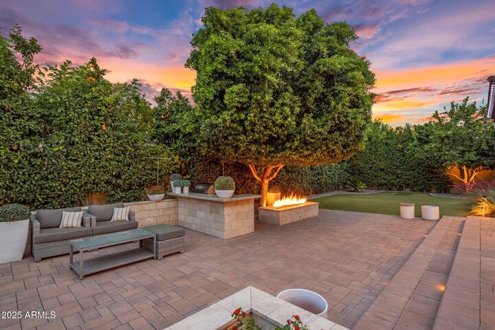 Property Photo:  2639 E Lovebird Lane  AZ 85297 