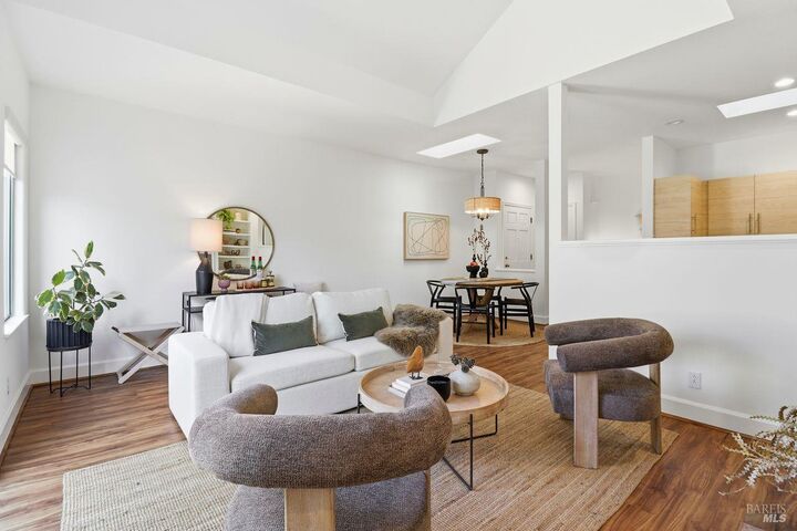 Property Photo: 37 Ross Avenue 5 CA 94960