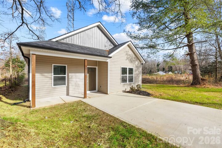 Property Photo:  914 Wilmington Avenue  NC 28677 