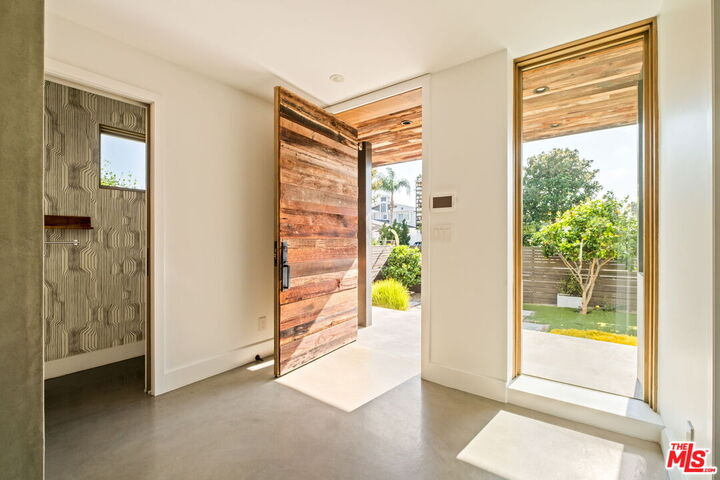 Property Photo:  3108 Yale Ave  CA 90292 