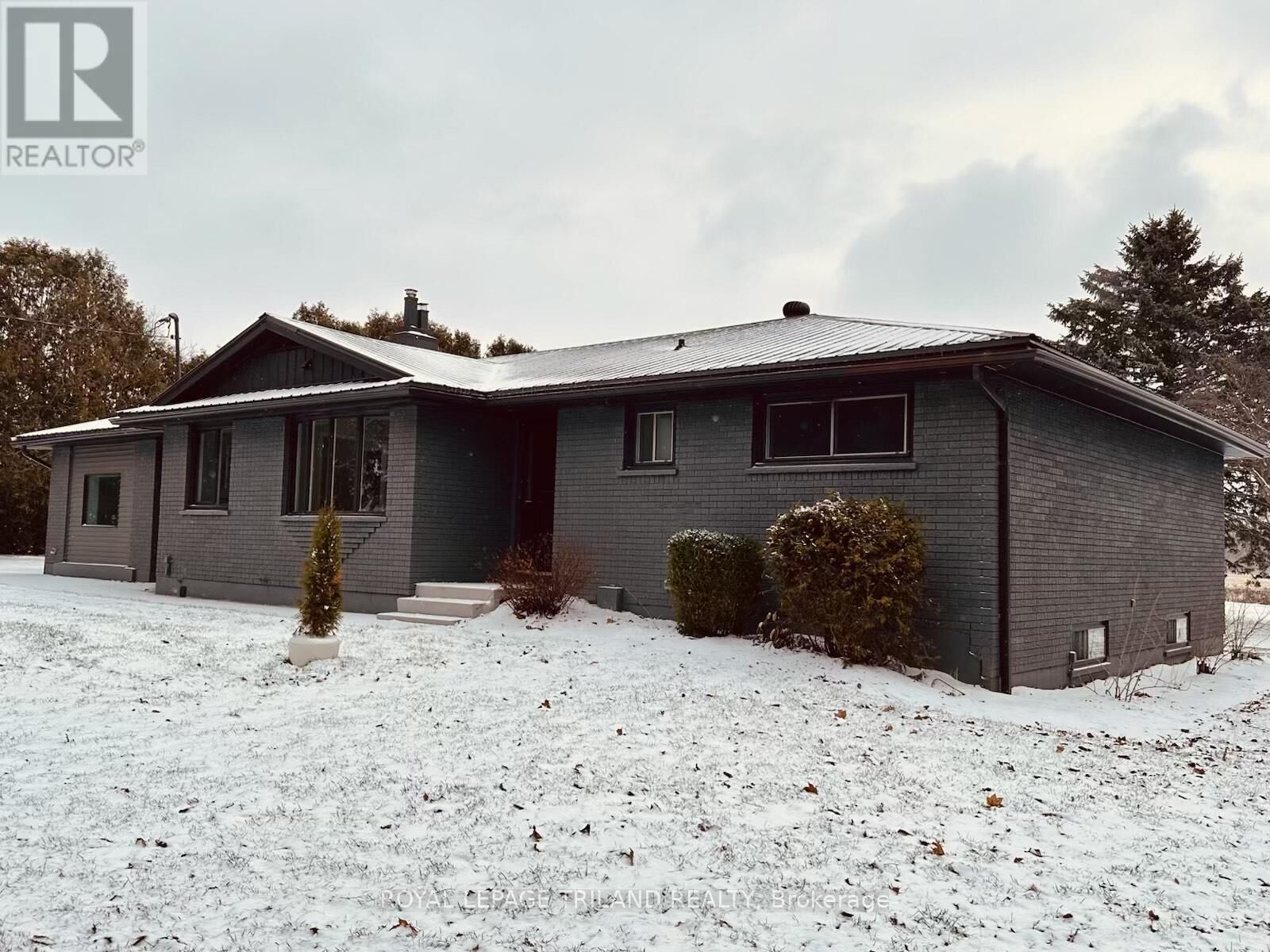 Property Photo:  829 Avon Drive  ON N0L 1B0 