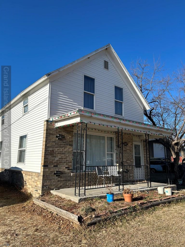 Property Photo: 814 NE Saint Paul Rd. NE 68801