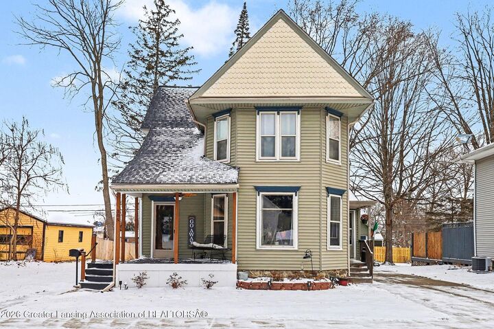 Property Photo:  305 E Middle Street  MI 48895 