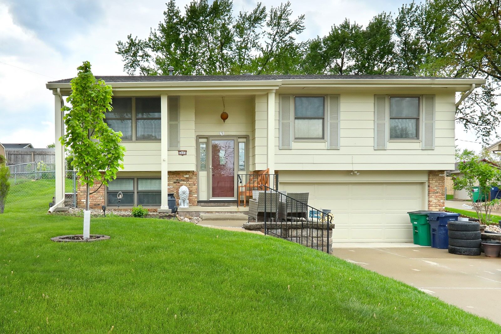 Property Photo:  4404 66th Street  IA 50322 