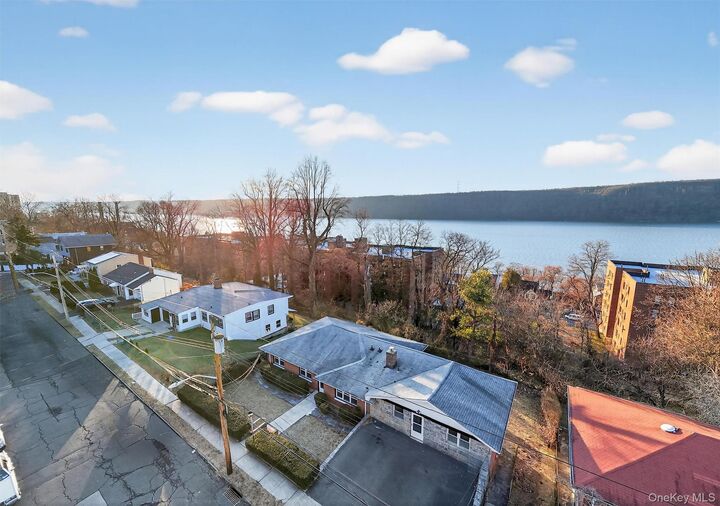 Property Photo:  43 Arthur Place  NY 10701 