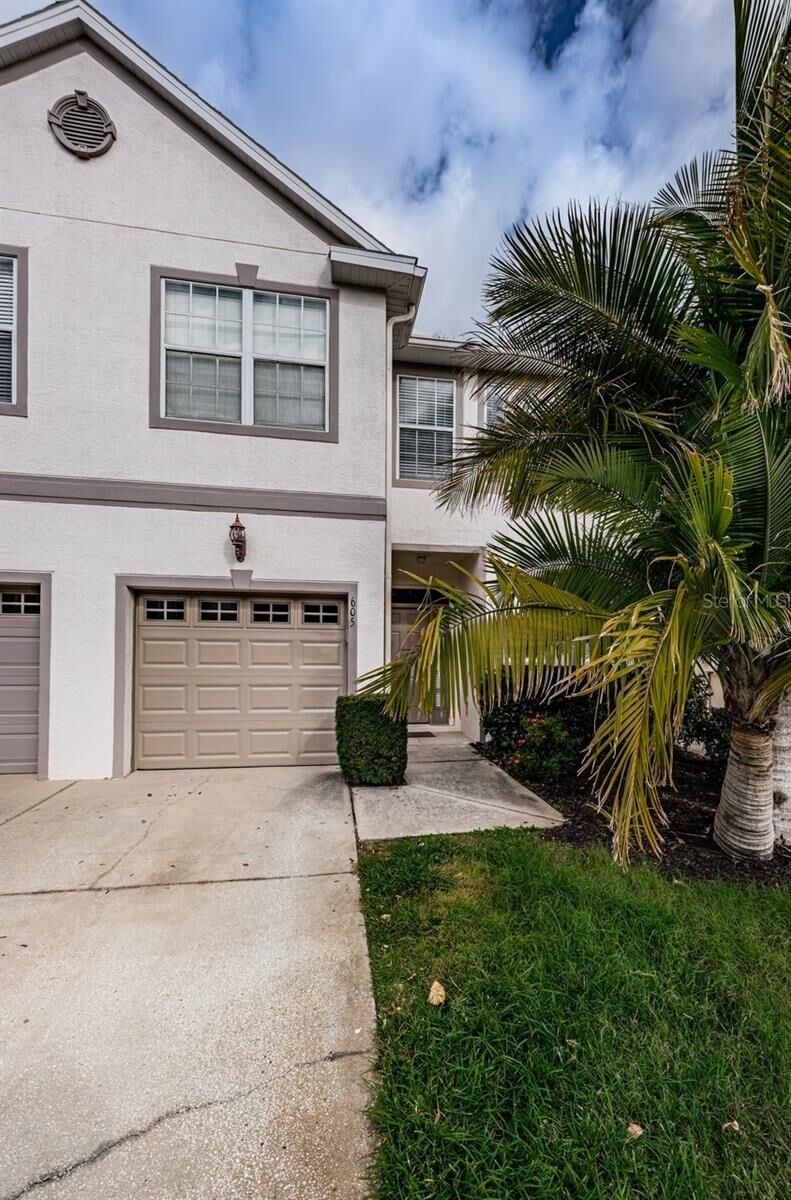 Property Photo:  605 Vallance Way NE  FL 33716 