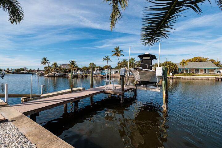 Property Photo:  115 87th Avenue N  FL 33702 