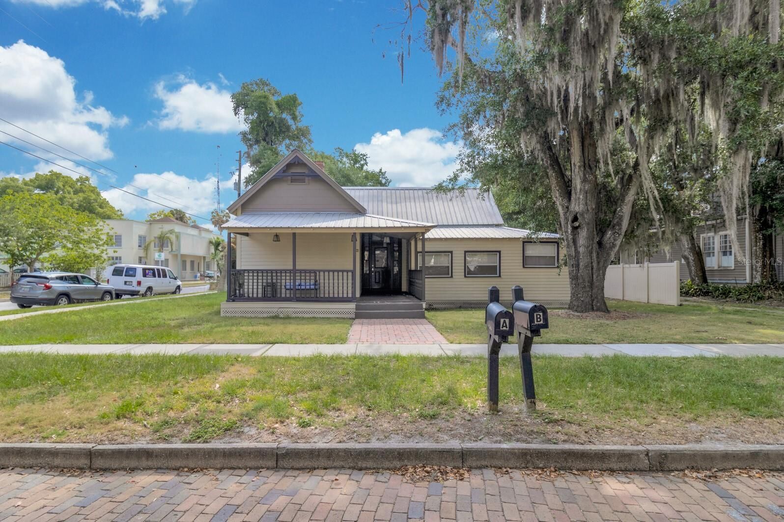 Property Photo:  21 N Beaumont Avenue  FL 34741 