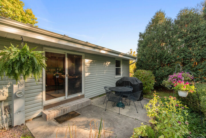 Property Photo:  2212 Gatekeeper Ct  WI 53188 