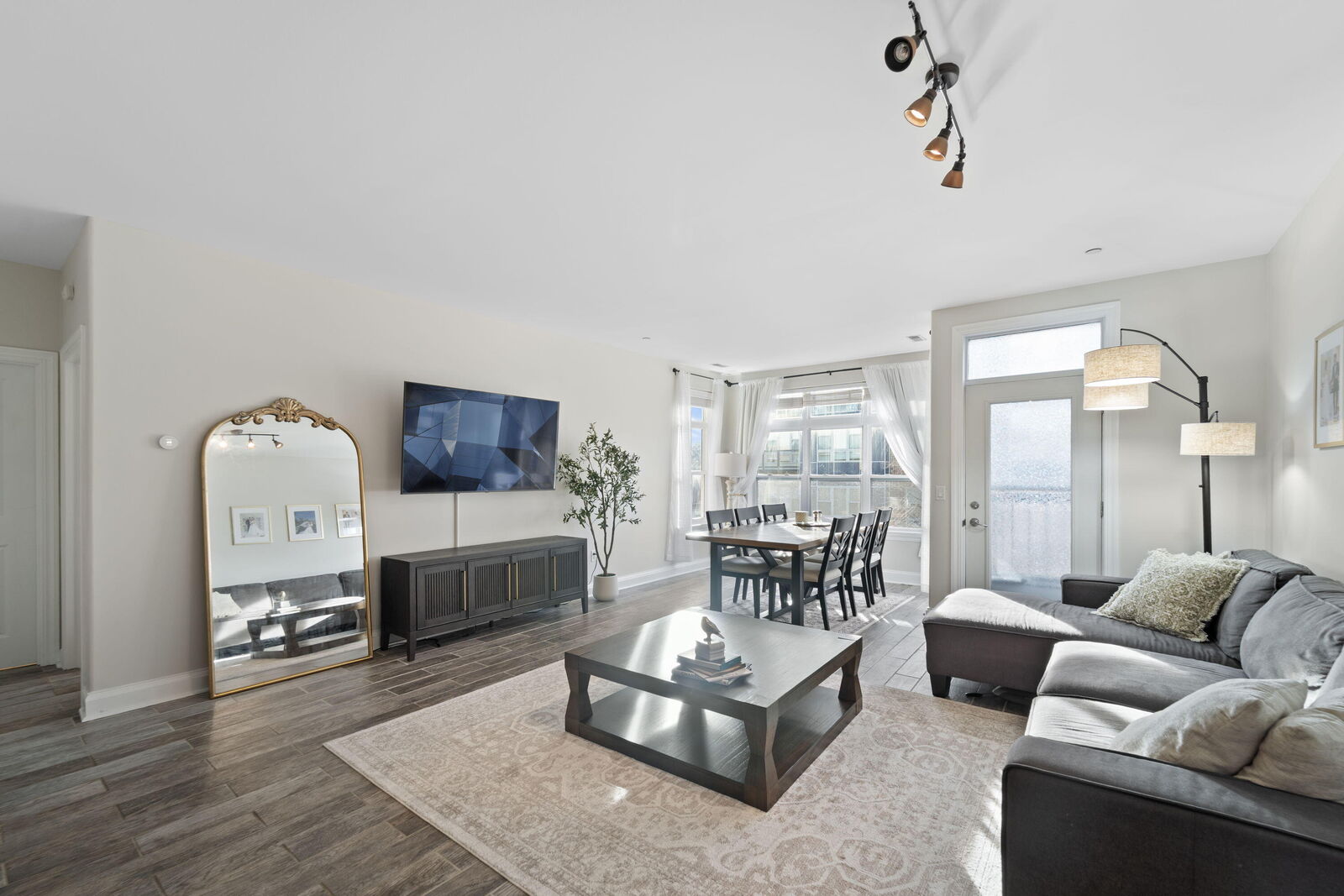 Property Photo:  1915 N Water St 408  WI 53202 