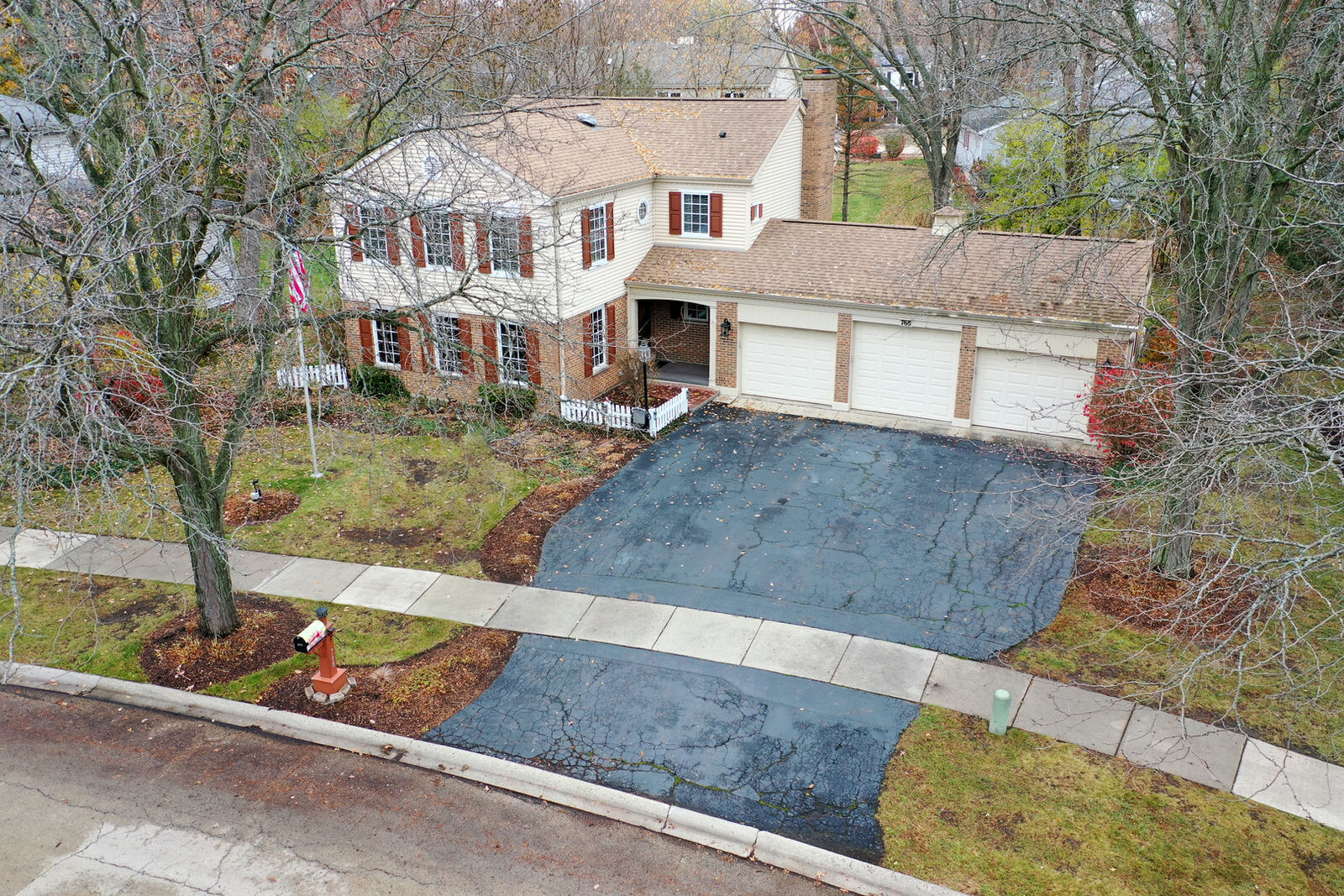 Property Photo:  768 Interlaken Drive  IL 60047 