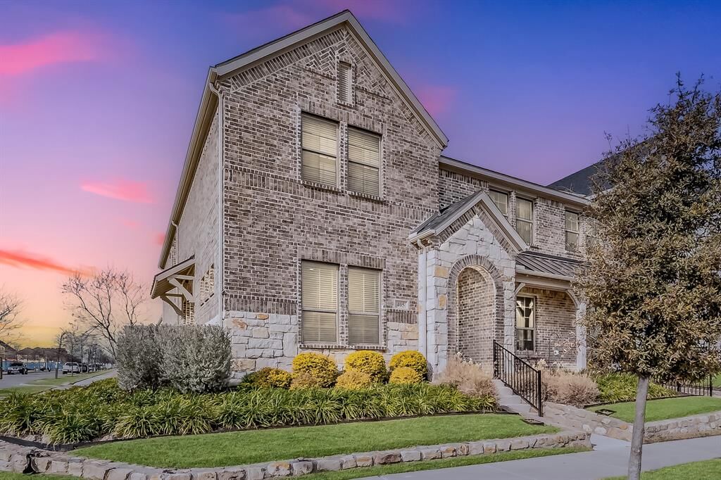 Property Photo: 405 Matchbox Street TX 76226