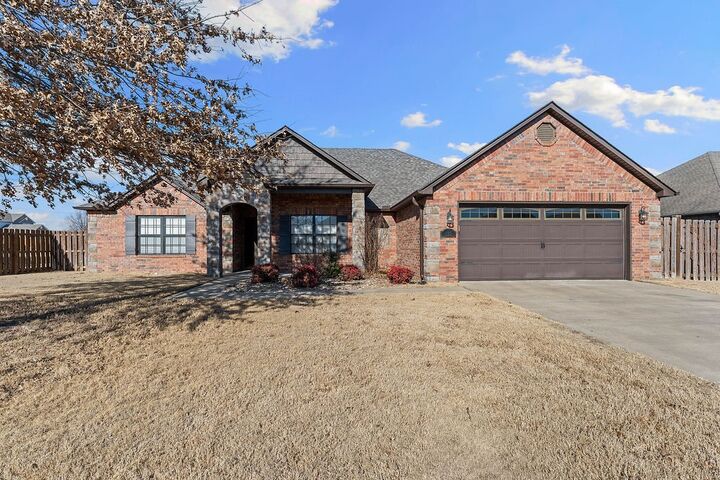 Property Photo:  212 Sussex Avenue  AR 72745 