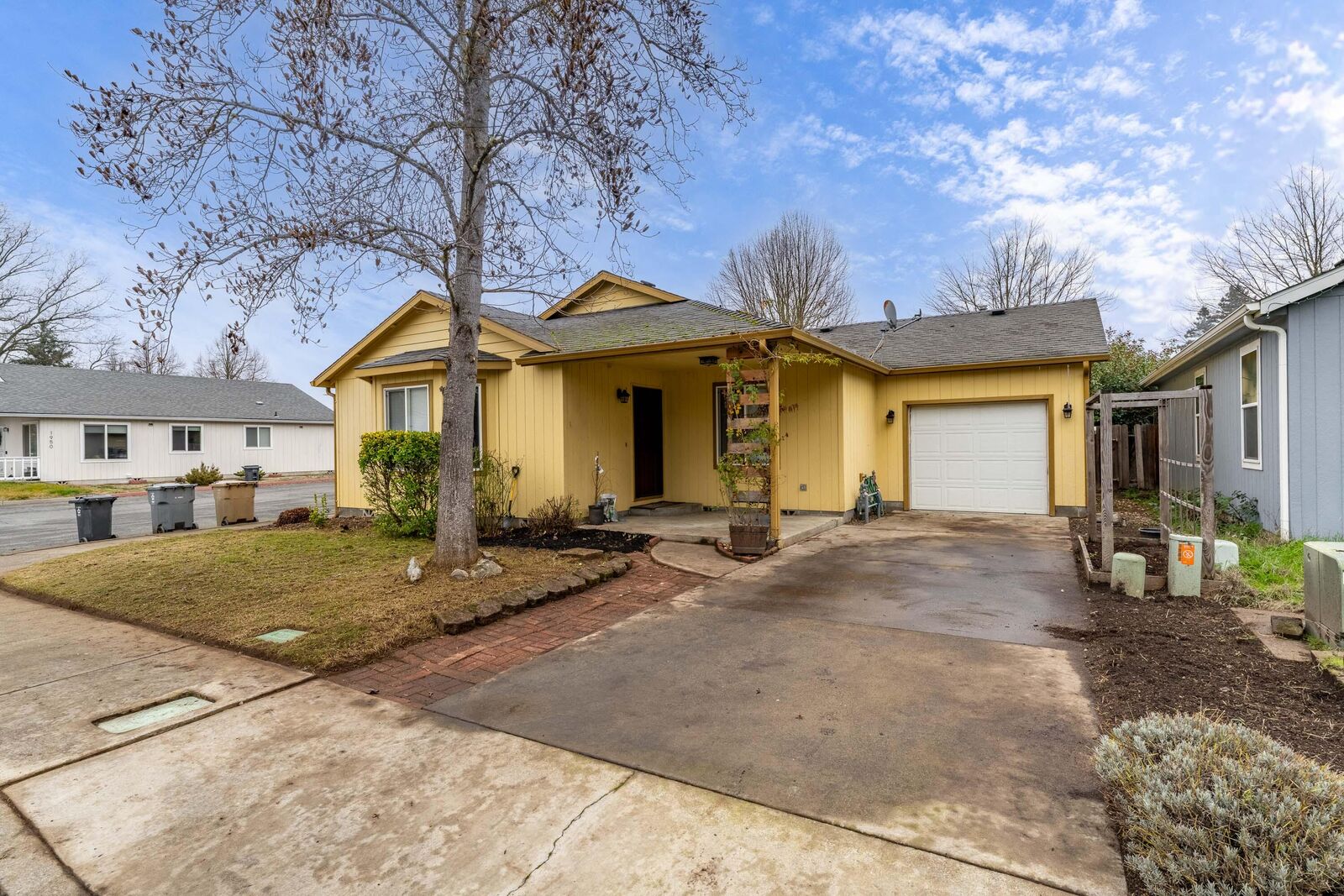 Property Photo:  1951 SW Betty Lane  OR 97526 