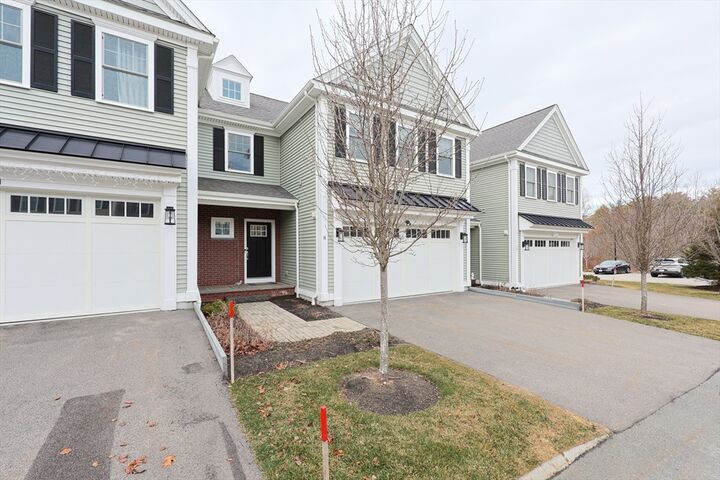 Property Photo:  8 Riverstone Way 8  MA 02038 