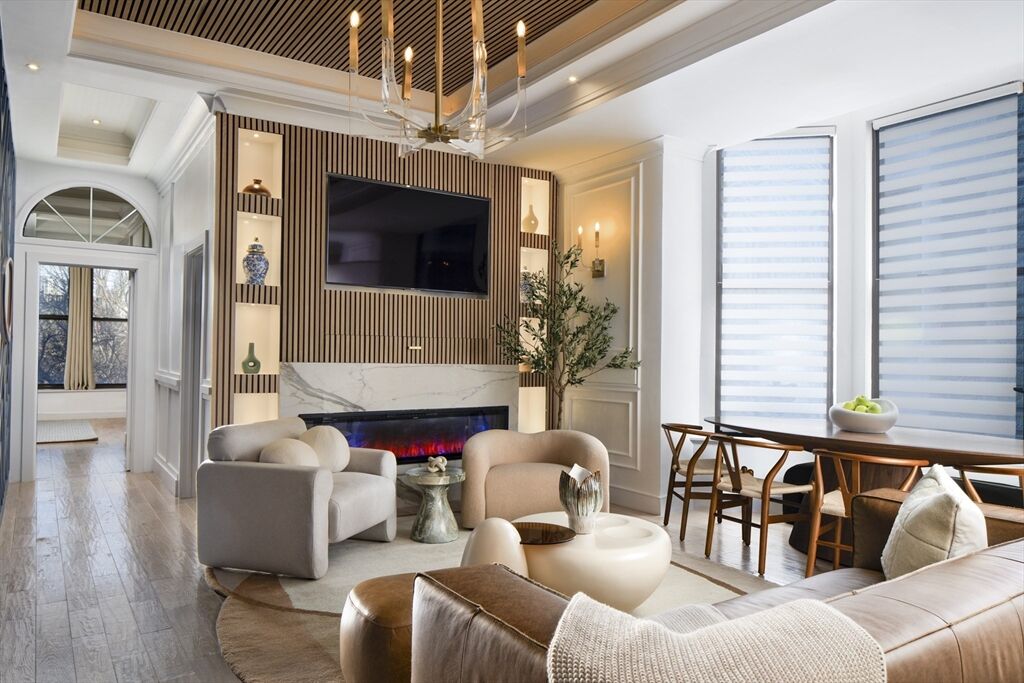 Property Photo:  132 Boylston St. 4  MA 02116 