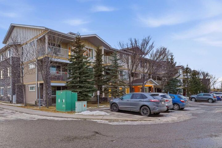 Property Photo:  4 Kingsland Close SE 1213  AB T4A 0J3 