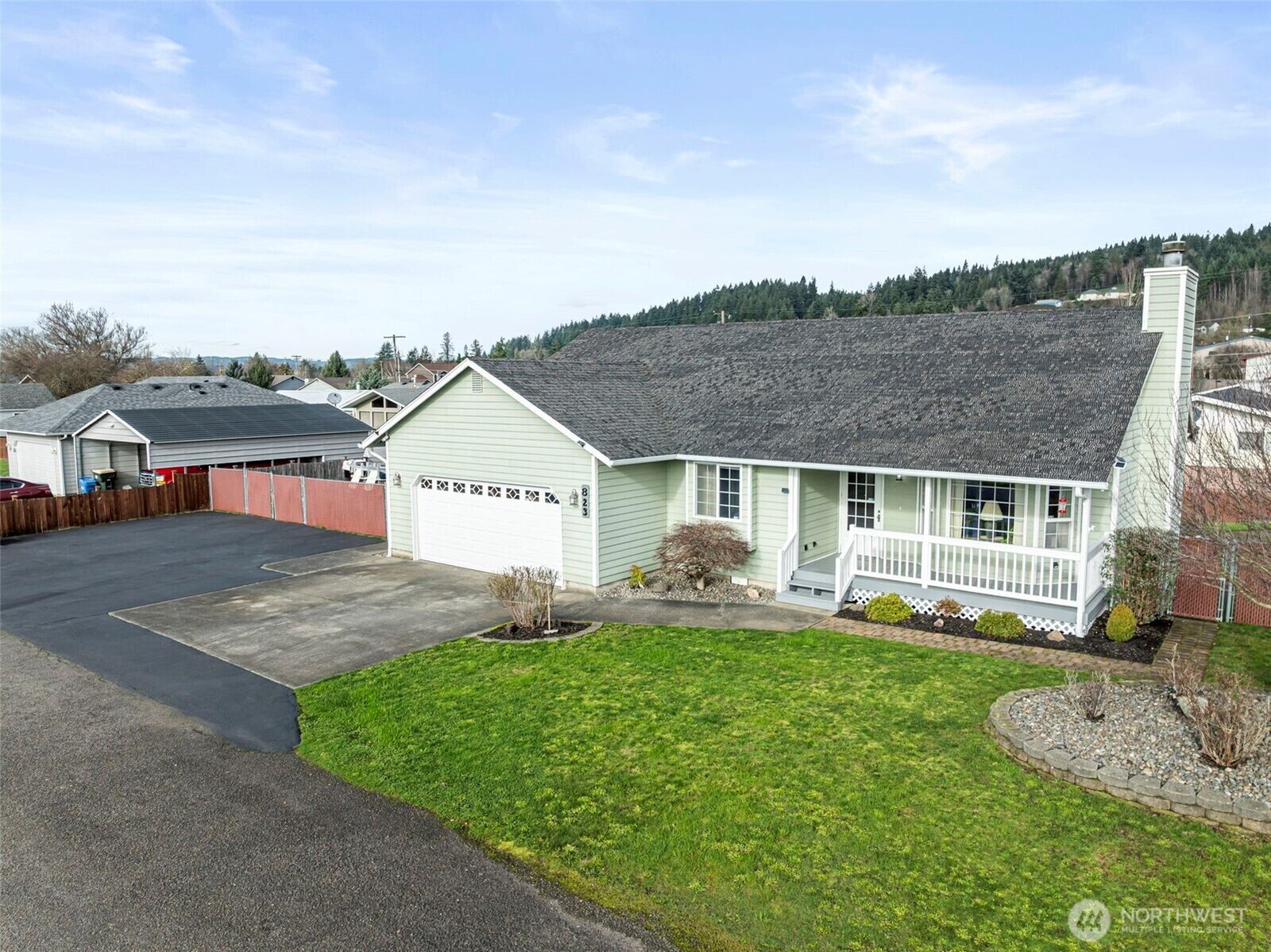 Property Photo:  823 SW 21st Street  WA 98532 